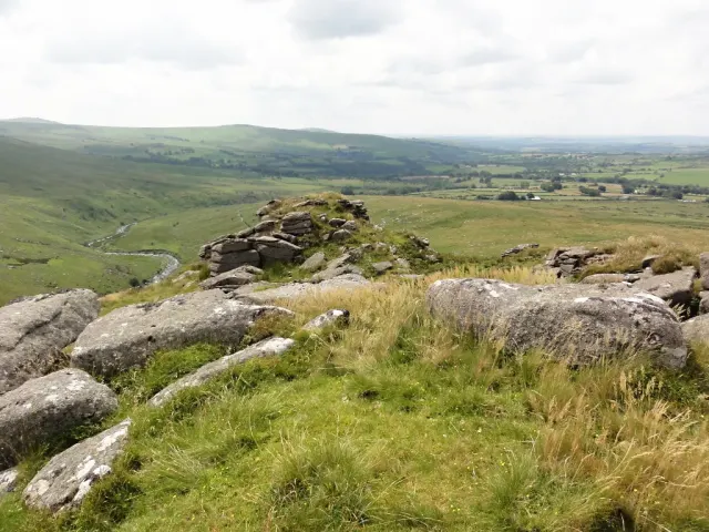 Five hut circles with curved walls, Ger Tor enclosure