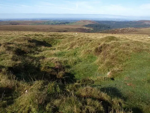 Eylesbarrow reave: the summit stretch