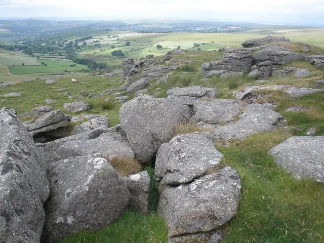 Round cairn near Wedlake Farm