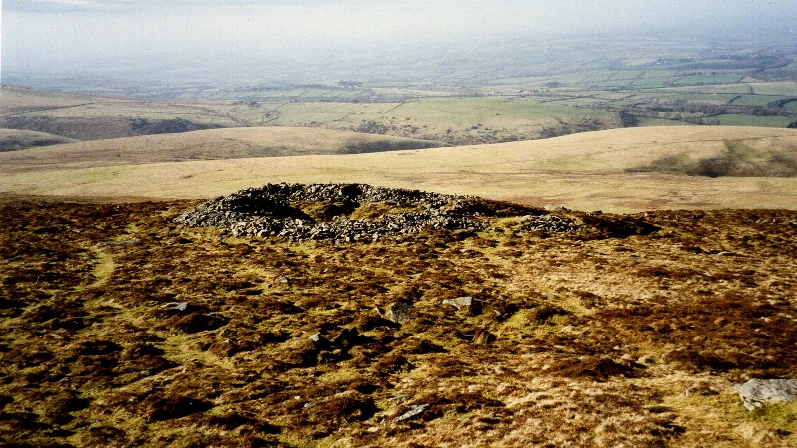 Round cairn near Yes Tor