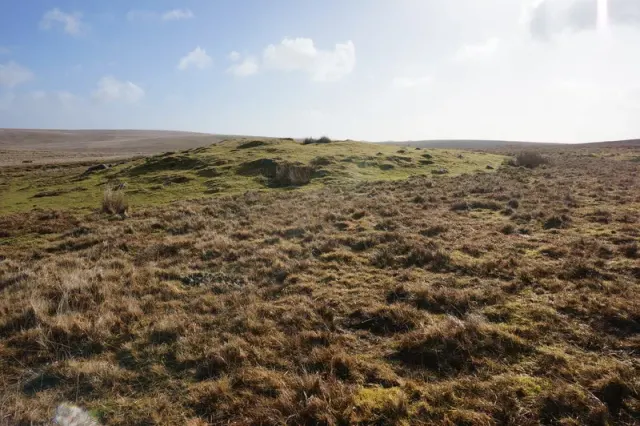 White Barrow round cairn