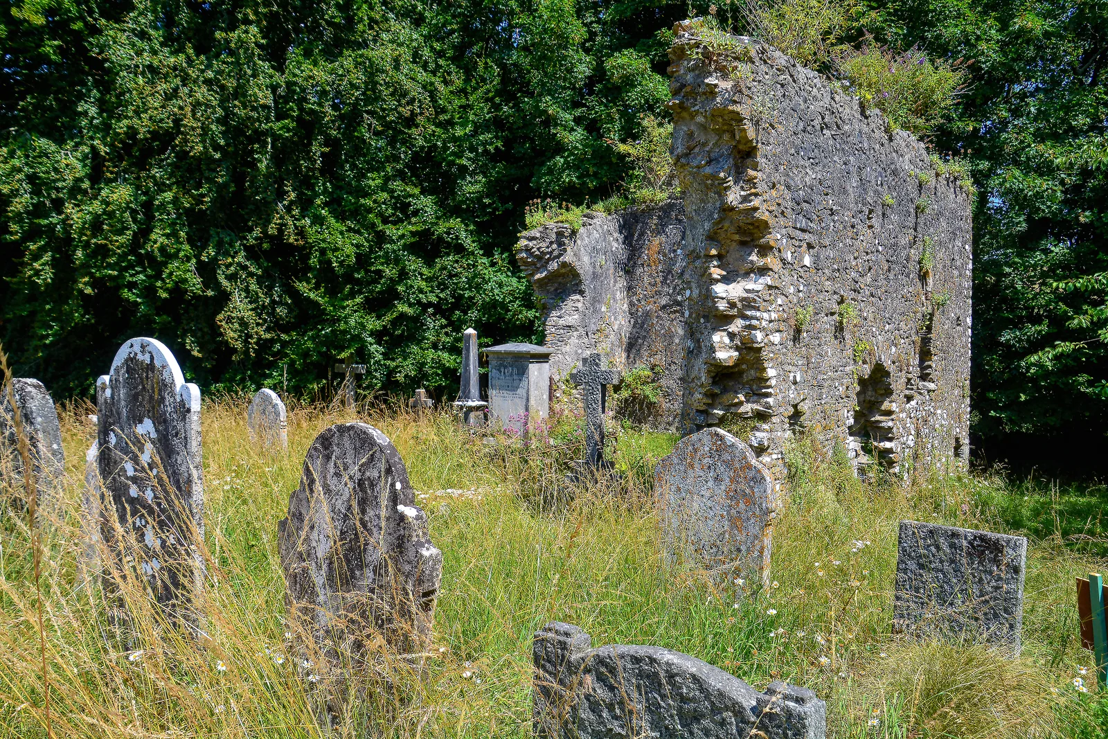 Church Ruins to near Church of Holy Trinity