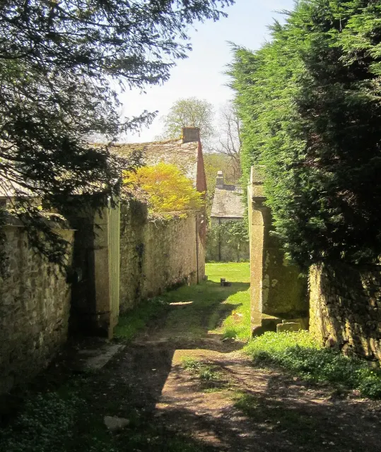 Walls near Walreddon Manor