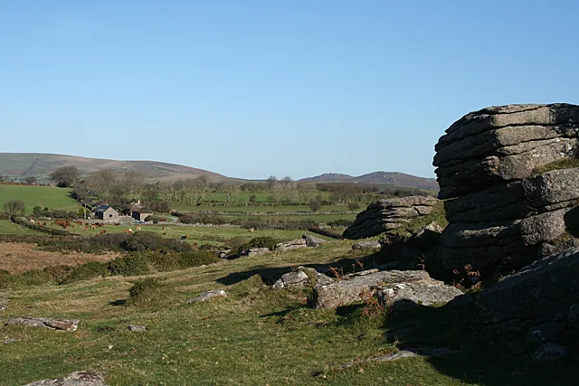 Sharp Tor, Yartor Down