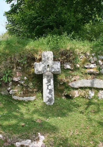 Cross at north corner of crossroads about near Dockwell Farmhouse
